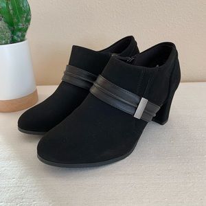 Easy Street Berit Black Velvety Dress Booties Women’s 6.5W